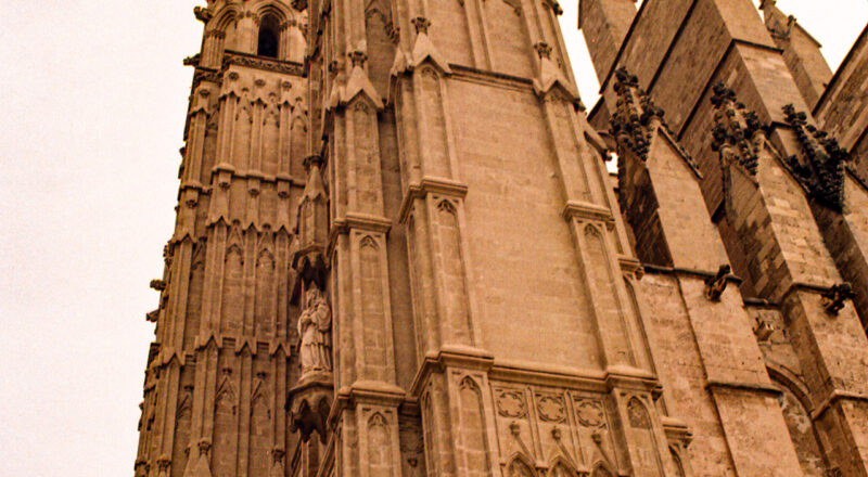 A photograph of outside of Catedral-Basílica de Santa María de Mallorca in Palma de Mallorca.