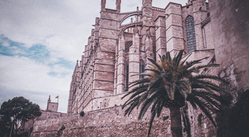 A photograph of outside of Catedral-Basílica de Santa María de Mallorca in Palma de Mallorca.