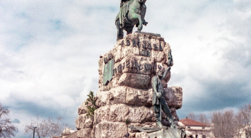 A photograph of a statue of the King James I of Aragon in Palma de Mallorca.