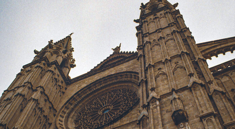 A photograph of outside of Catedral-Basílica de Santa María de Mallorca in Palma de Mallorca.