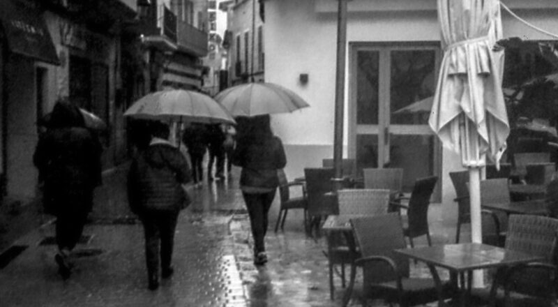 A photograph of a rainy day in the town square of Soller de Mallorca. Taken with a Canon F1New and Holga 400 black and white film.