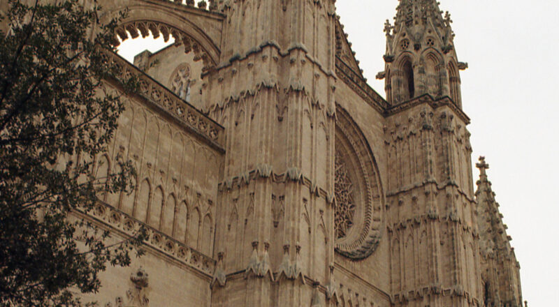 A photograph of outside of Catedral-Basílica de Santa María de Mallorca in Palma de Mallorca.